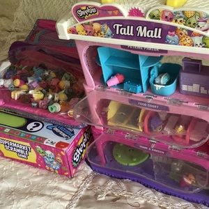 Shopkins!! A lot of them and extras for free.  Sale today only. Price FIRM